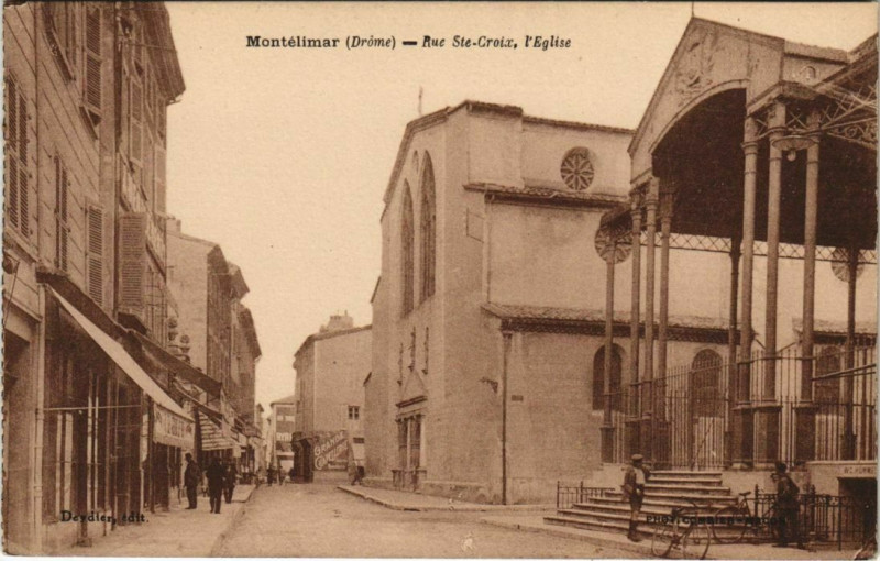 Carte postale ancienne Montelimar Rue Sainte-CRoix - L'Eglise