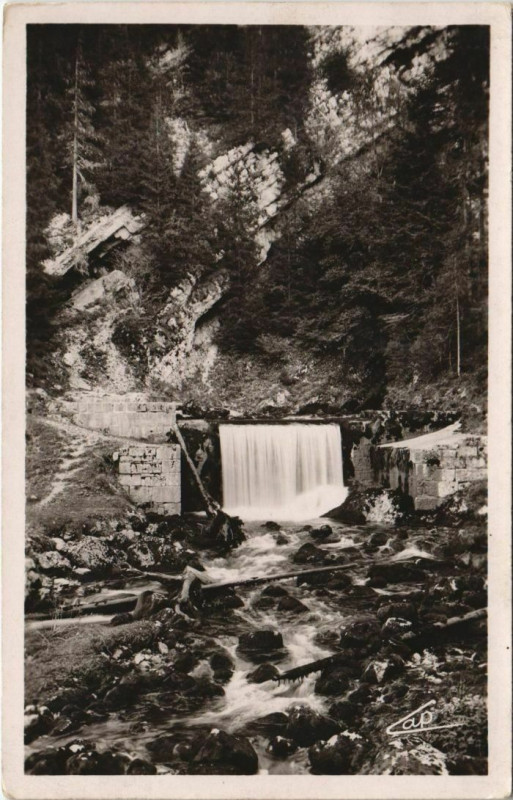 Carte postale ancienne Mouthe La Source du Doubs à Mouthe