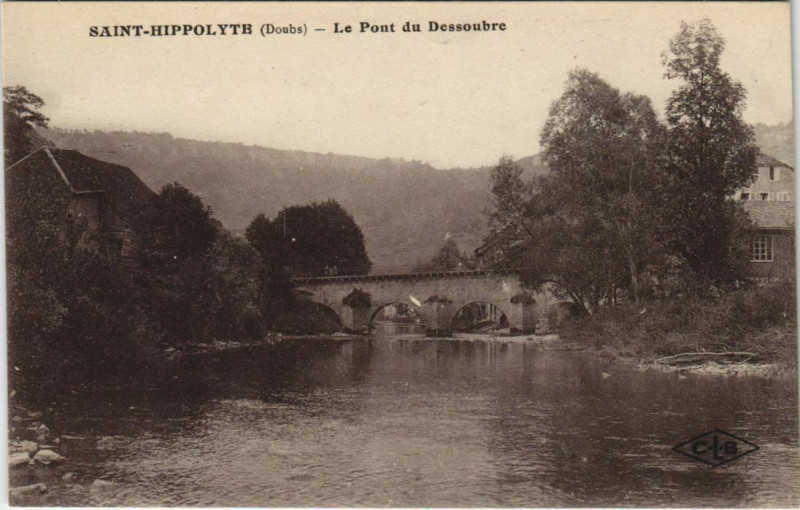 Carte postale ancienne Saint-Hippolyte Le Pont du Dessoubre à Saint-Hippolyte