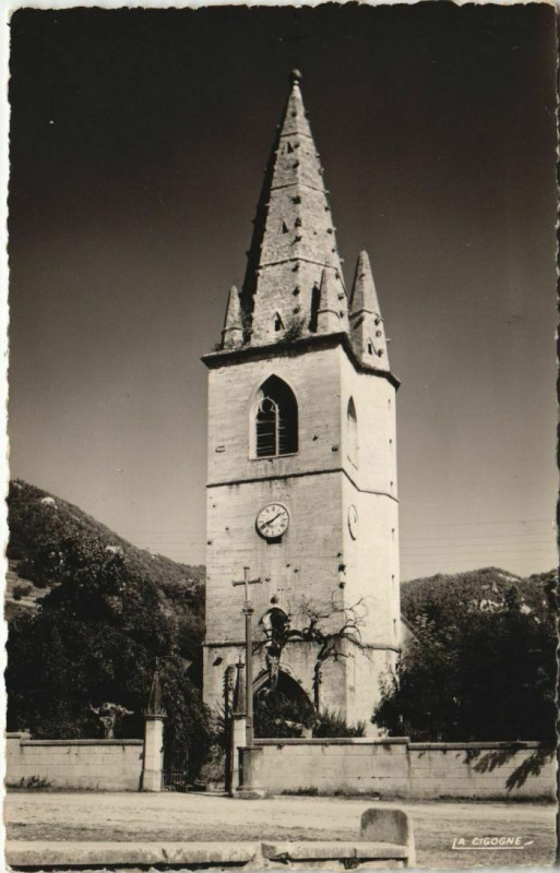 Carte postale ancienne Mouthier-Haute-Pierre L'Eglise à Mouthier-Haute-Pierre