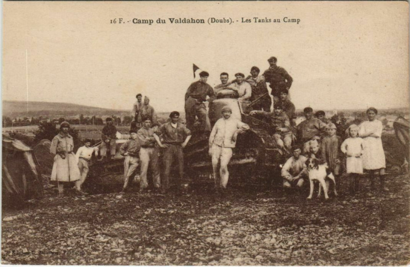 Carte postale ancienne Valdahon Camp du Valdahon - Les Tanks au Camp à Valdahon