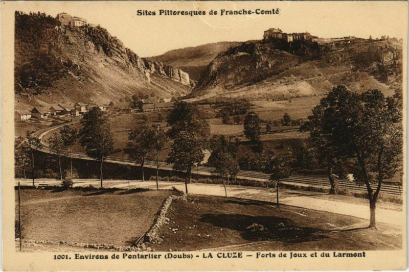Carte postale ancienne La Cluse-et-Mijoux Forts de Joux et du Larmont à La Cluse-et-Mijoux