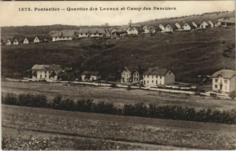 Carte postale ancienne Pontarlier Quartier des Lavaux et Camp des Pareuses à Pontarlier