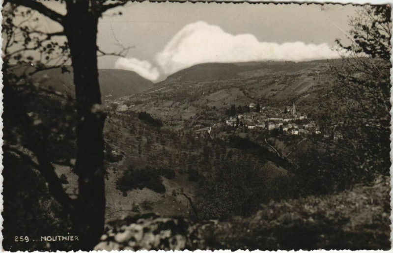 Carte postale ancienne Mouthier-Haute-Pierre Vue Panoramique à Mouthier-Haute-Pierre