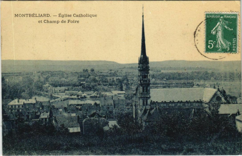 Carte postale ancienne Montbeliard Eglise Catholique et Champ de Foire à Montbéliard