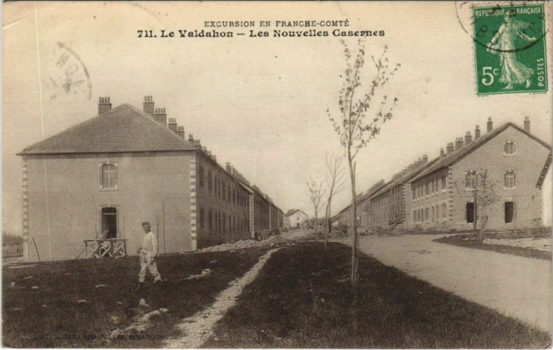 Carte postale ancienne Valdahon Les Nouvelles Casernes à Valdahon