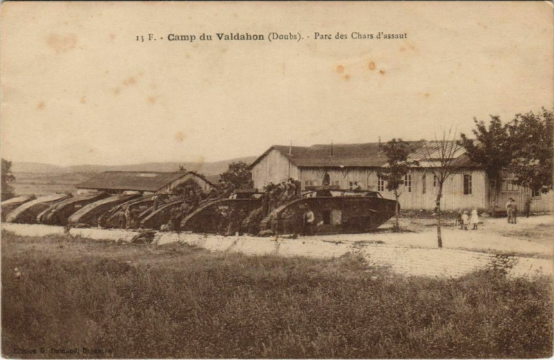 Carte postale ancienne Valdahon Camp du Valdahon - Parc des Chars d'Assaut à Valdahon