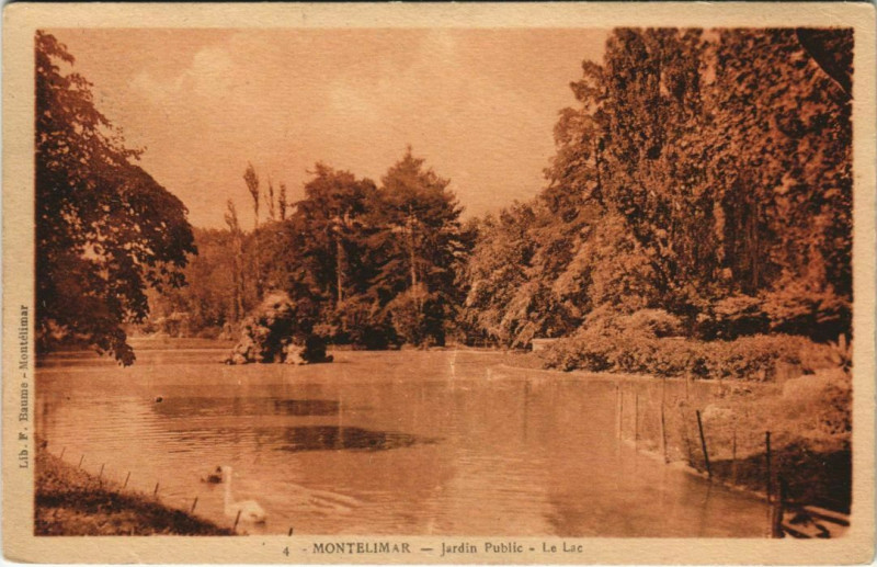 Carte postale ancienne Montelimar Jardin Public - Le Lac