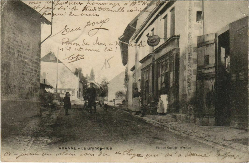 Carte postale ancienne Avanne-AVENeY La Grande-Rue à Avanne-Aveney