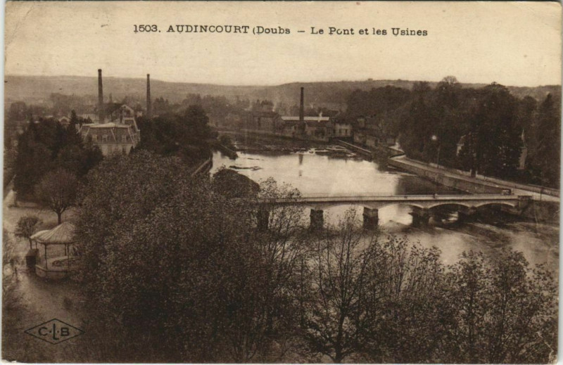 Carte postale ancienne Audincourt Le Pont et les Usines à Audincourt