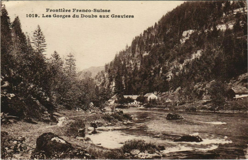 Carte postale ancienne Les Gorges du Doubs aux Graviers à Doubs