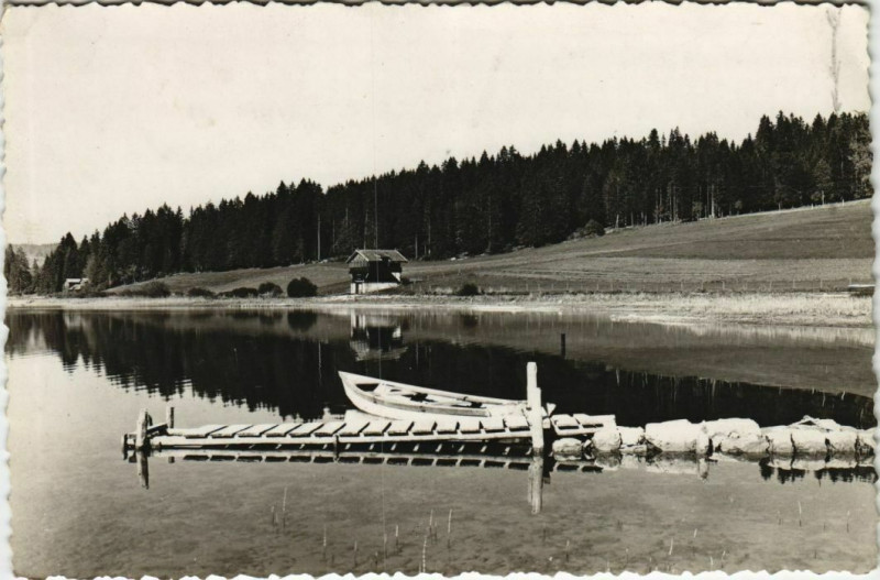 Carte postale ancienne Malbuisson Au Bord du Lac à Malbuisson