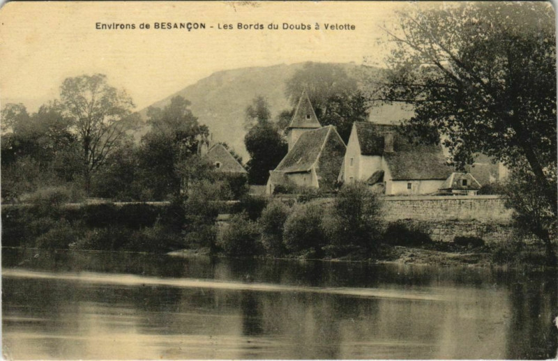 Carte postale ancienne Velotte Les Bords du Doubs - Environs de Besancon à Doubs