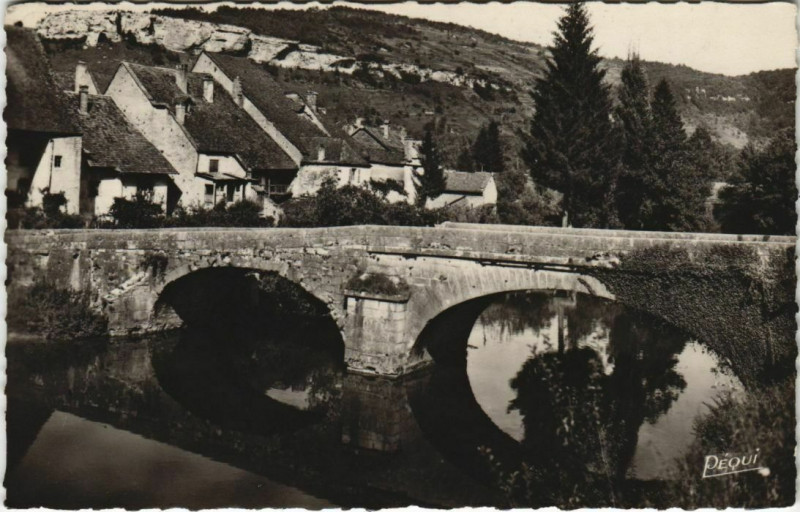 Carte postale ancienne Ornans Pont de Nalim et la Roche à Ornans