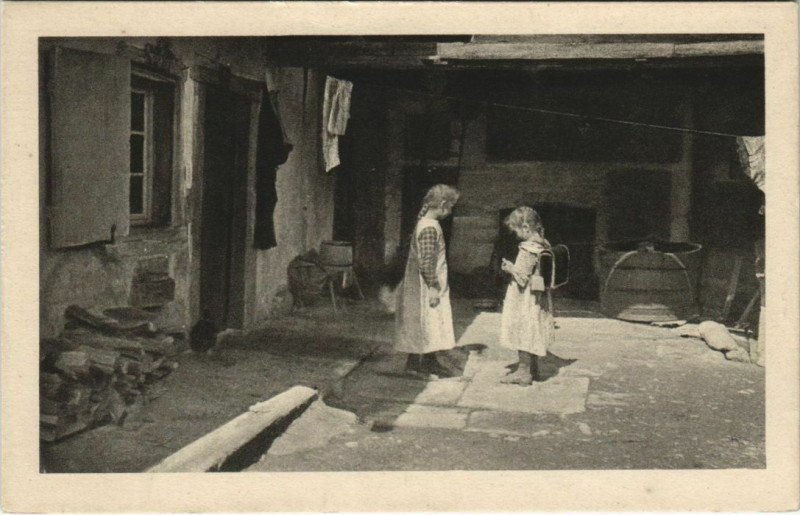 Carte postale ancienne Morteau Jeunes Filles - Types à Morteau