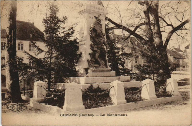 Carte postale ancienne Ornans Le Monument à Ornans