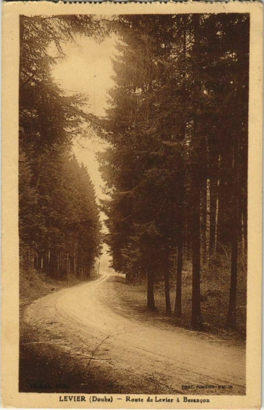 Carte postale ancienne Levier Route de Levier a Besancon à Levier