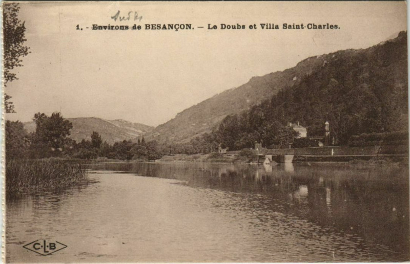 Carte postale ancienne Besancon Environs - Le Doubs et Villa Saint-Charles à Besançon