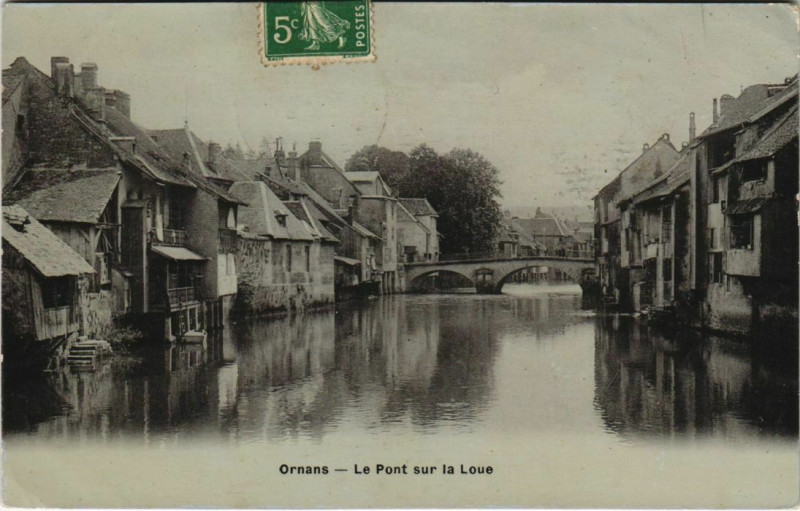 Carte postale ancienne Ornans Le Pont sur la Loue à Ornans