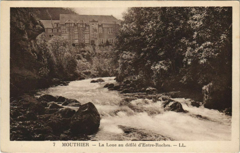 Carte postale ancienne Mouthier-Haute-Pierre La Loue au Defile d'Entre-Roches à Mouthier-Haute-Pierre