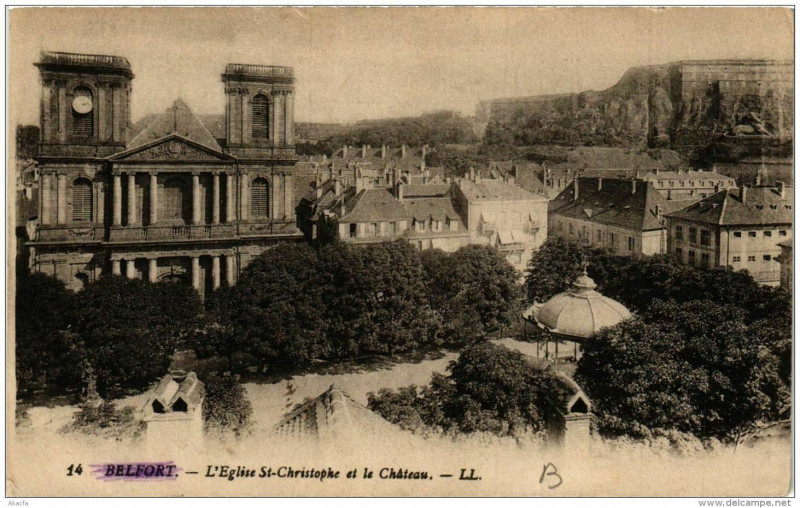 Carte postale ancienne Belfort L'Eglise Saint-Christophe et le Chateau à Belfort