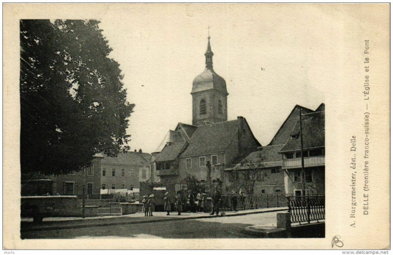 Carte postale ancienne Delle L'Eglise et le Pont à Delle