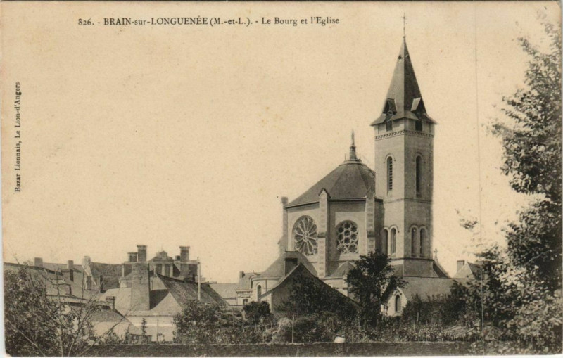 Carte postale ancienne Brain-sur-Longuenee Le Bourg et l'Eglise