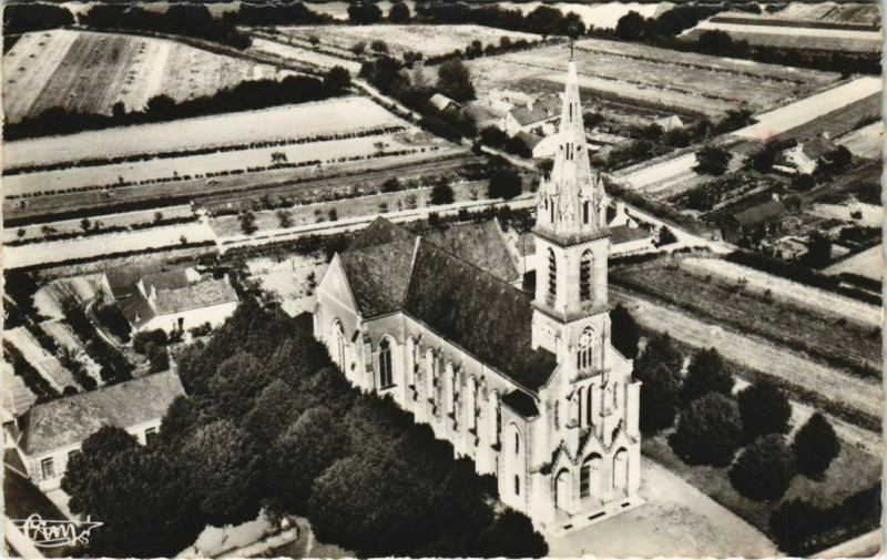 Carte postale ancienne Saint-Sylvain-d'Anjou L'Eglise Vue generale