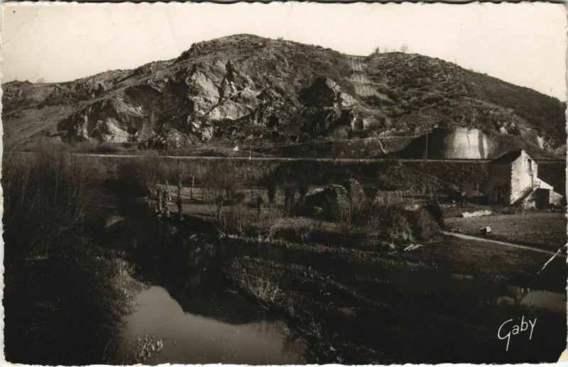 Carte postale ancienne Beaulieu-sur-Layon Le coteau de Cerviéres à Beaulieu-sur-Layon