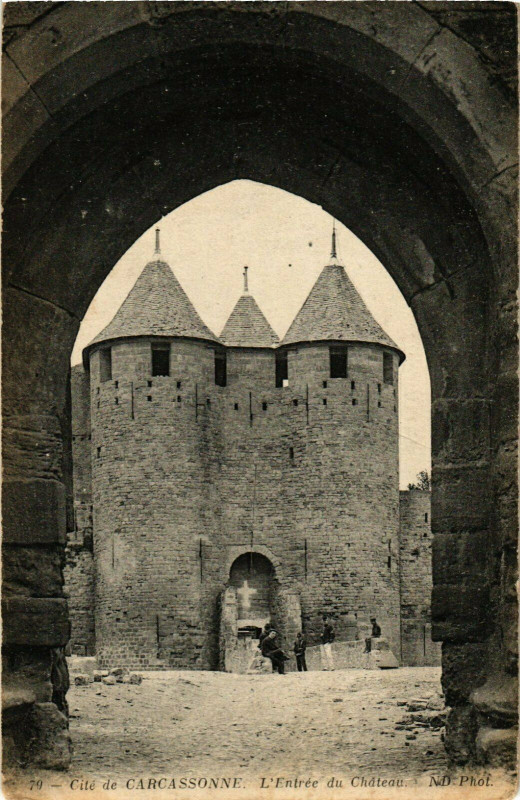 Carte postale ancienne Carcassonne L'Entree du Chateau France à Carcassonne