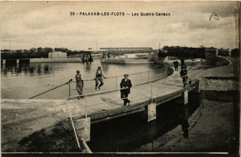 Carte postale ancienne Palavas-les-Flots Les Quatre Canaux à Palavas-les-Flots