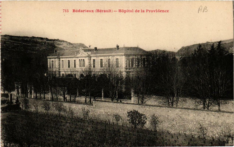 Carte postale ancienne Bedarieux Hopital de la Providence à Bédarieux