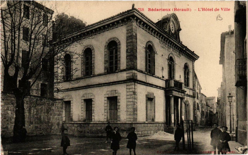 Carte postale ancienne Bedarieux L'Hotel de Ville à Bédarieux