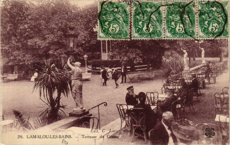 Carte postale ancienne Lamalou-les-Bains Terrasse du Casino à Lamalou-les-Bains