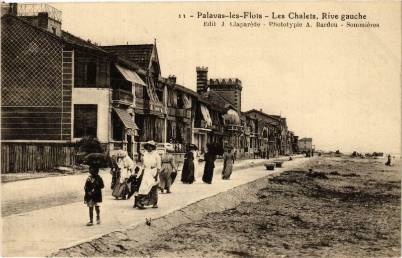 Carte postale ancienne Palavas-les-Flots Les Chalets Rive gauche à Palavas-les-Flots