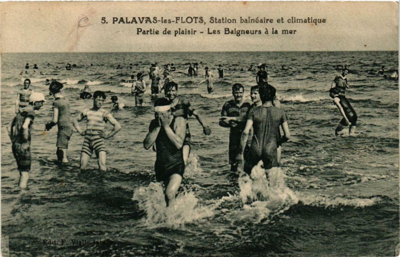 Carte postale ancienne Palavas-les-Flots Partie de plaisir Les Baigneurs a la mer à Palavas-les-Flots