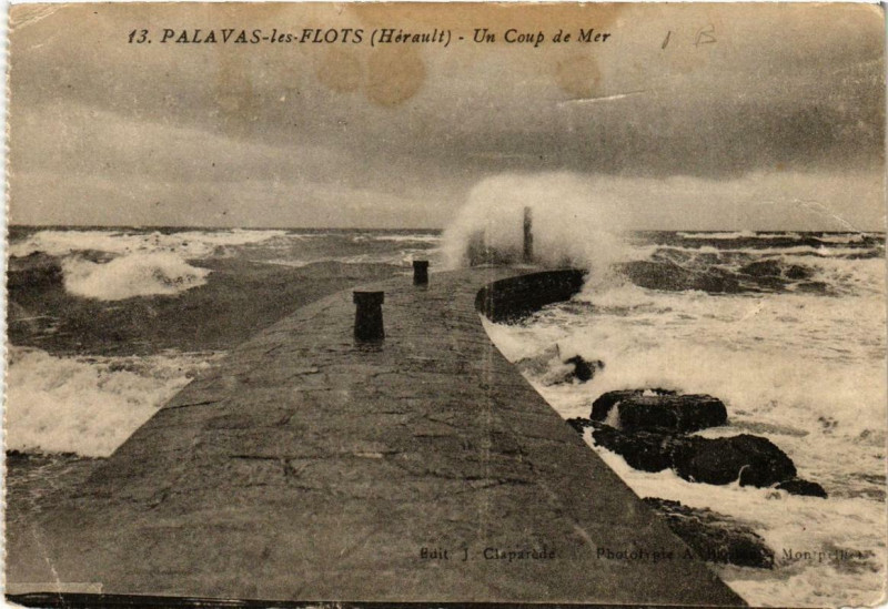 Carte postale ancienne Palavas-les-Flots Un coup de mer à Palavas-les-Flots