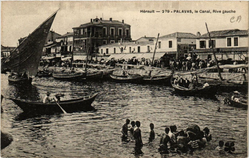 Carte postale ancienne Palavas Le Canal Rive gauche
