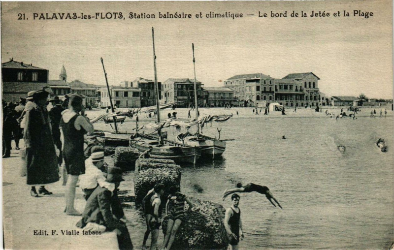 Carte postale ancienne Palavas-les-Flots Le bord de la Jetée et la Plage à Palavas-les-Flots