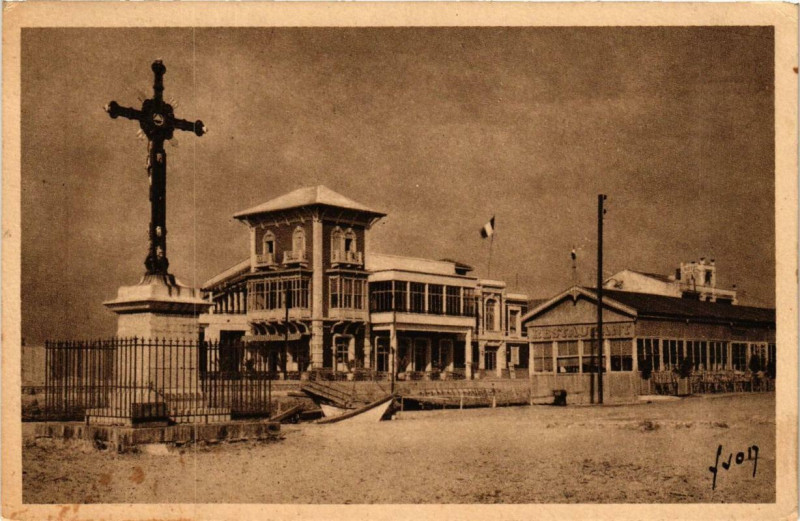 Carte postale ancienne Palavas-les-Flots La Croix de la Mission et le Casino à Palavas-les-Flots