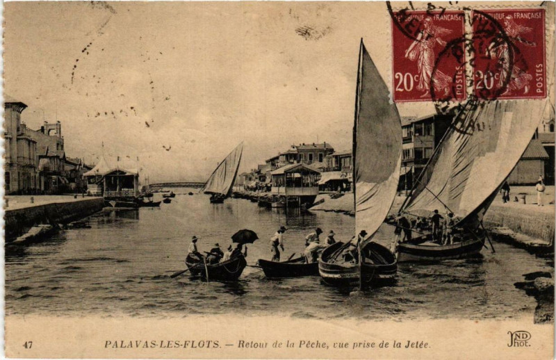 Carte postale ancienne Palavas-les-Flots Retour de la Peche vue prise de la Jetée à Palavas-les-Flots