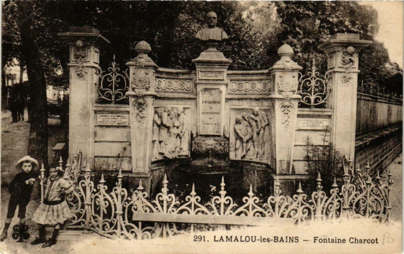 Carte postale ancienne Lamalou-les-Bains Fontaine Charcot à Lamalou-les-Bains