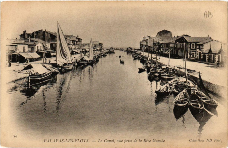 Carte postale ancienne Palavas-les-Flots Le Canal vue prise de la Rive Gauche à Palavas-les-Flots