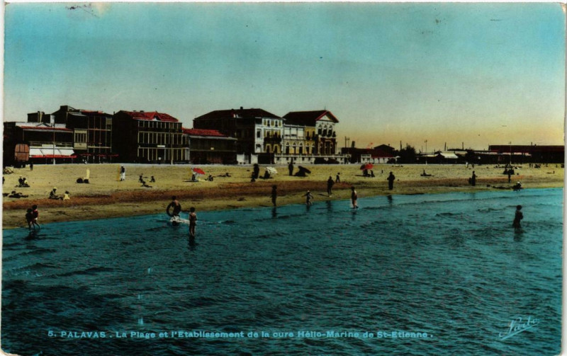 Carte postale ancienne Palavas La Plage et l'Etabl. de la cure Hello-Marine
