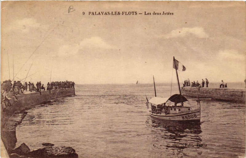 Carte postale ancienne Palavas-les-Flots Les deux Jetées à Palavas-les-Flots