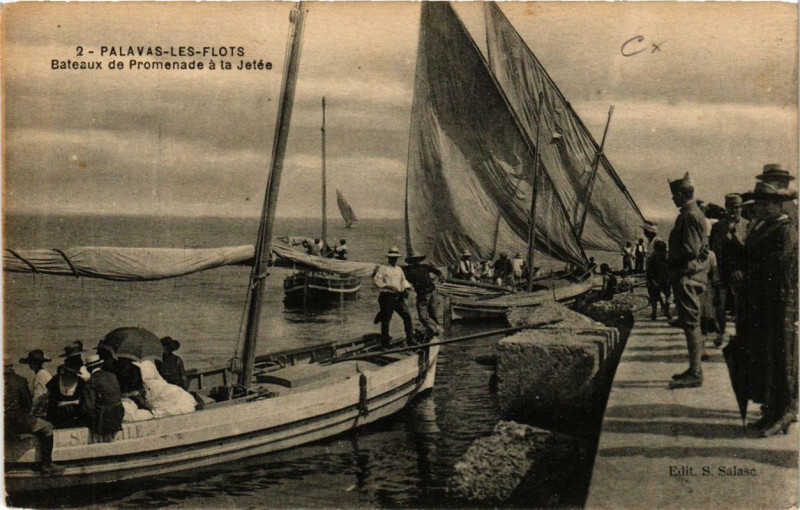 Carte postale ancienne Palavas-les-Flots Bateaux de Promenade a la Jetée à Palavas-les-Flots