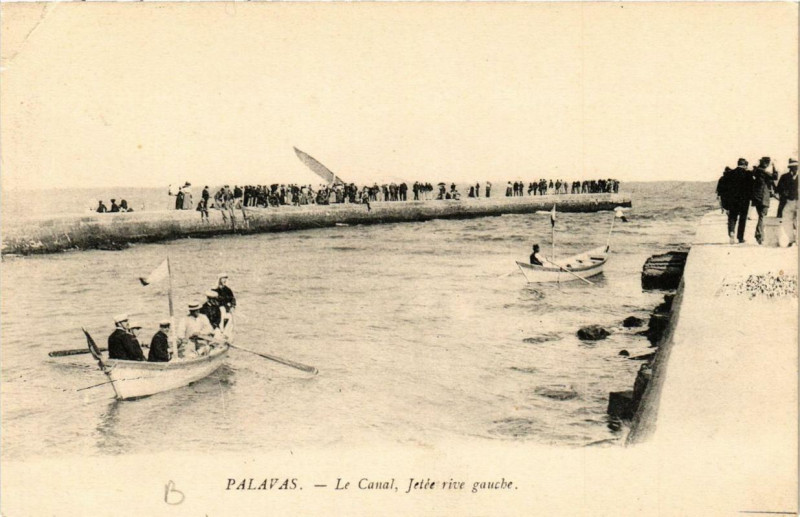 Carte postale ancienne Palavas Le Canal Jetée rive gauche