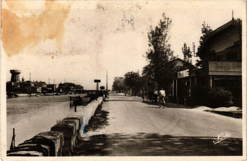 Carte postale ancienne Palavas Route de Montpellier Entrée de la Ville à Montpellier