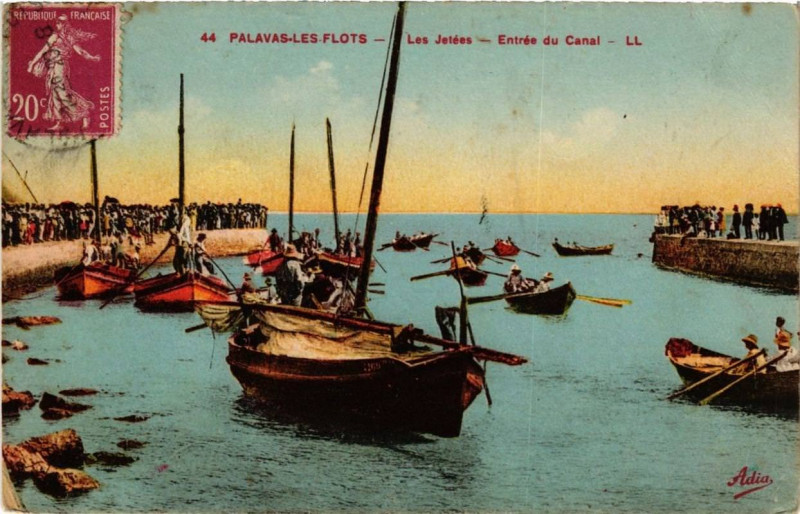 Carte postale ancienne Palavas-les-Flots Les Jetées Entrée du Canal à Palavas-les-Flots