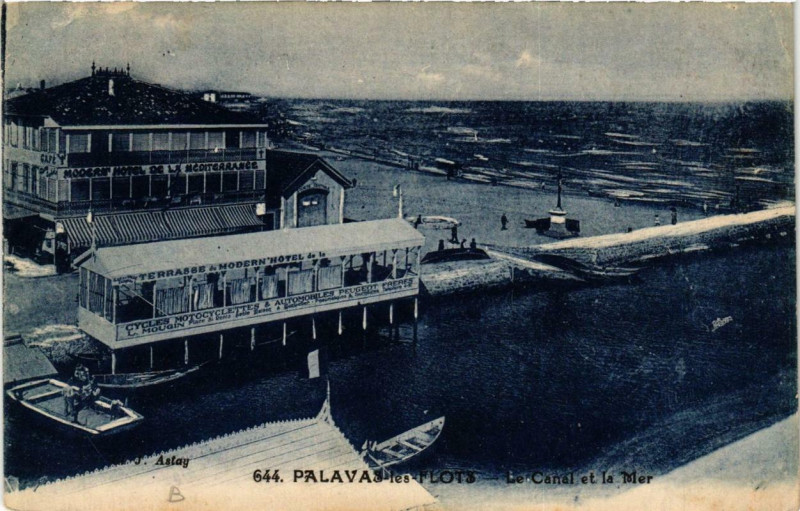 Carte postale ancienne Palavas-les-Flots Le Canal et la Mer à Palavas-les-Flots